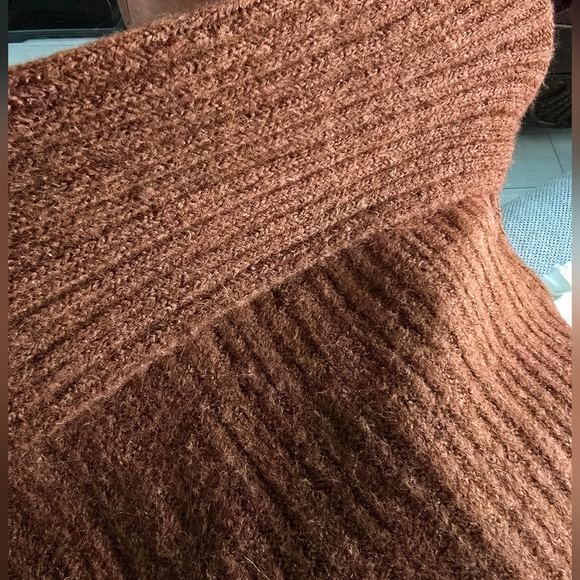 Off shoulder slouchy sweater - Brown - Picture 5 of 7